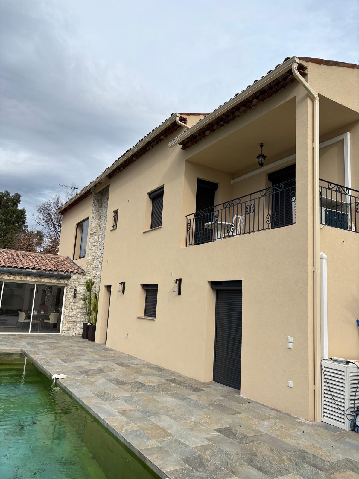 Pose de gouttière + ravalement façade